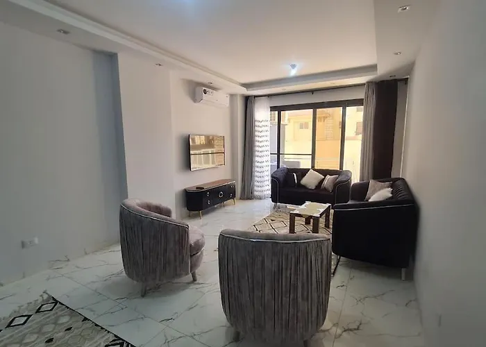 Stunning City Stay In 3 Bedroom In Midtown Compound Auc Avenue