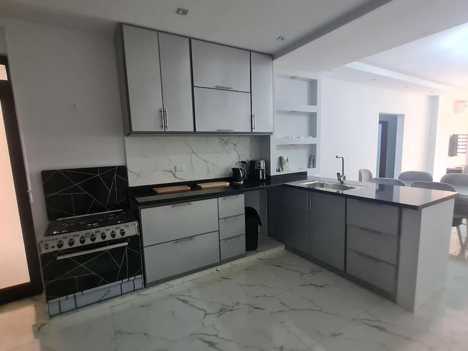 Stunning In 3 Bedroom In Midtown Compound Auc Avenue Cairo