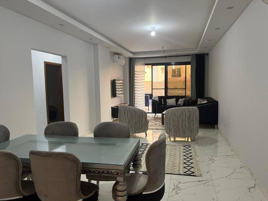Stunning In 3 Bedroom In Midtown Compound Auc Avenue