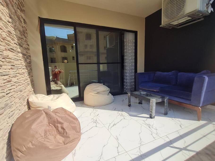 Stunning In 3 Bedroom In Midtown Compound Auc Avenue *