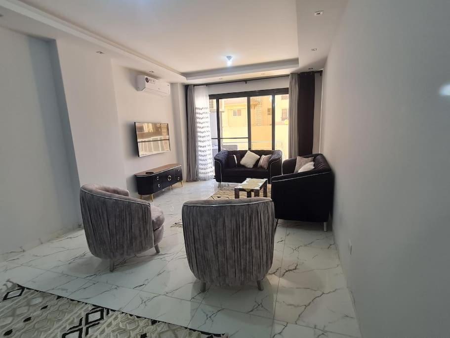 Stunning In 3 Bedroom In Midtown Compound Auc Avenue * Cairo